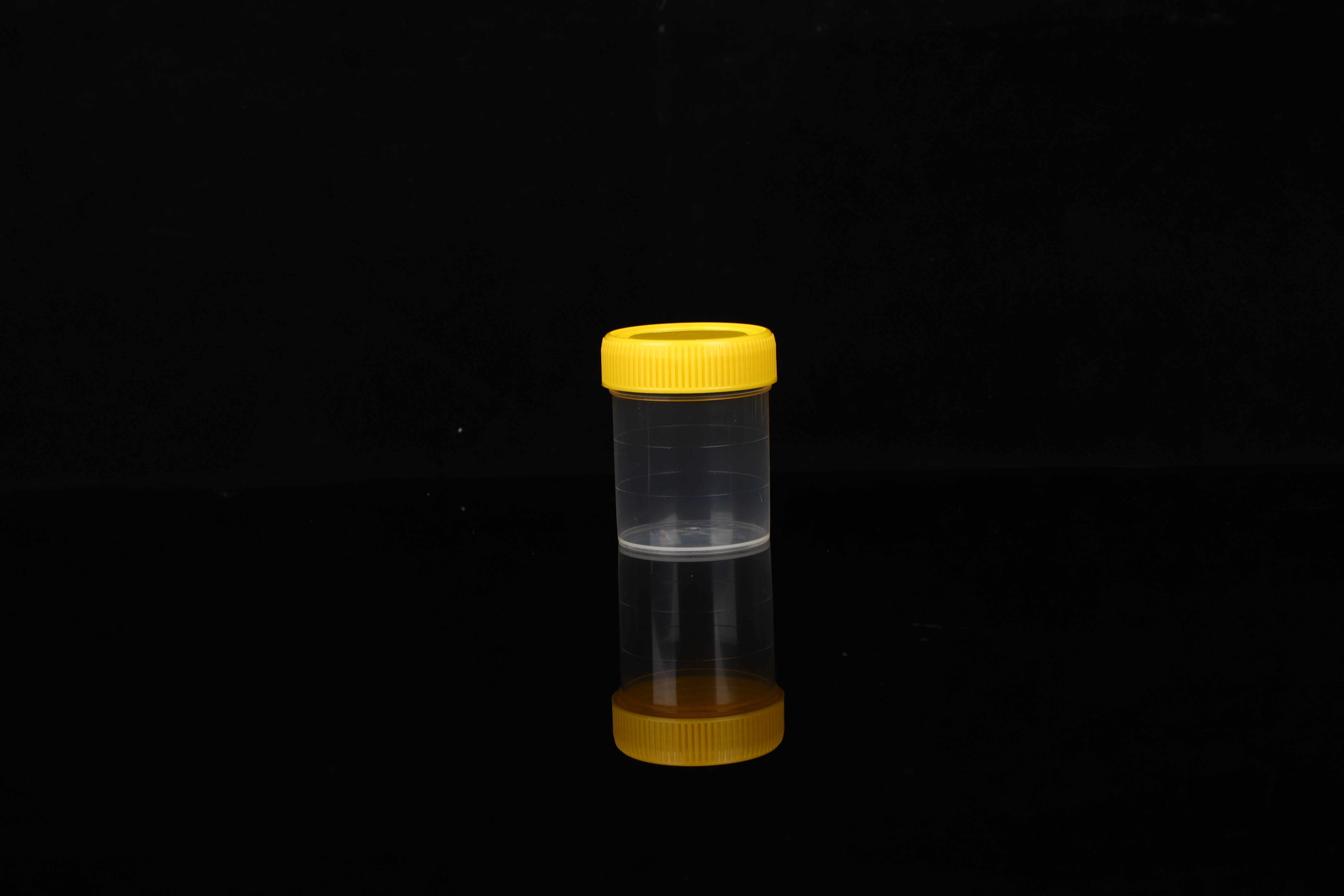 Аднаразовы стэрыльны стакан для мокроты ПП, выраблены з герметычнымі гайкамі