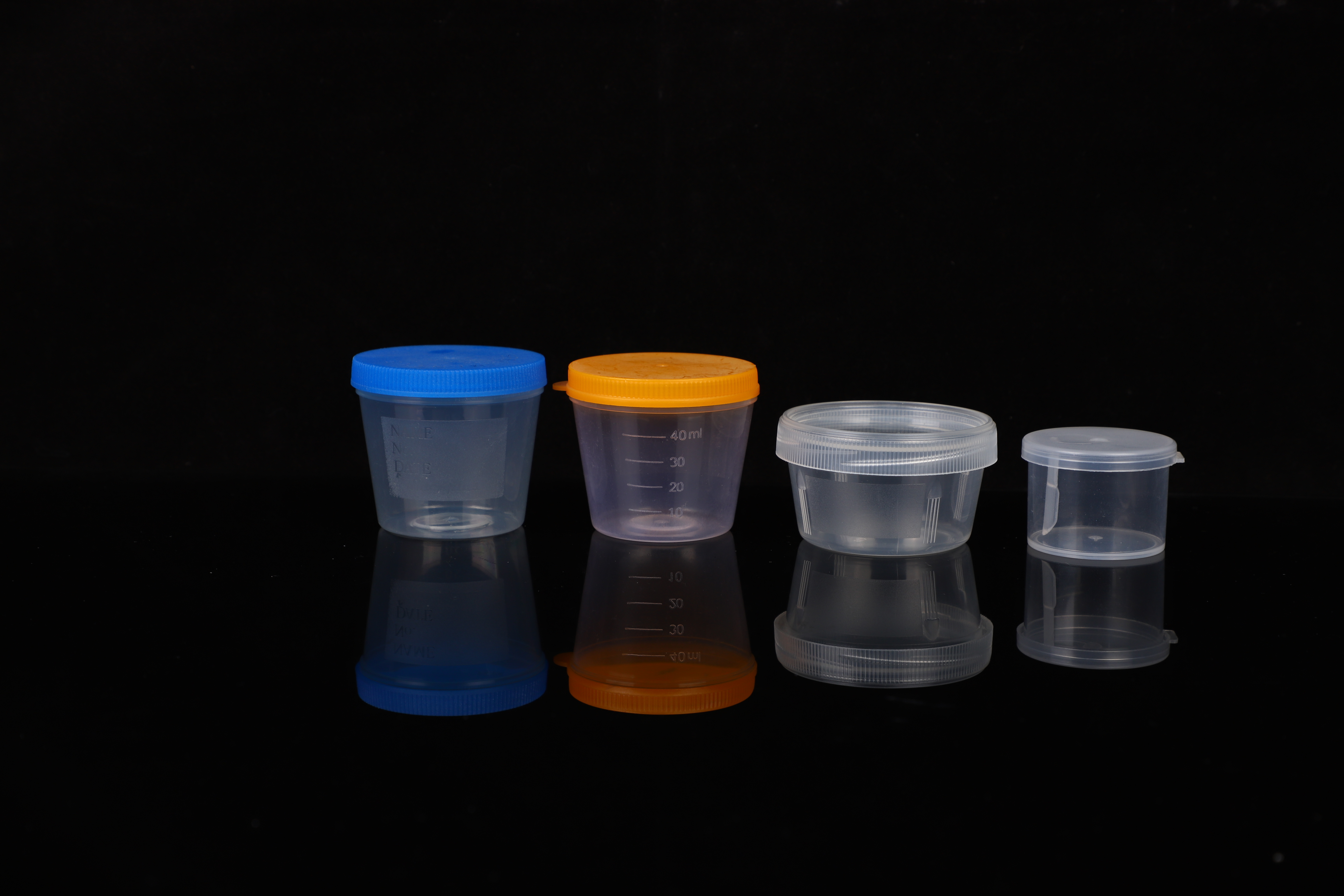 Recipientes descartáveis ​​de urina em PP com diversas tampas em hospitais, escolas e laboratórios