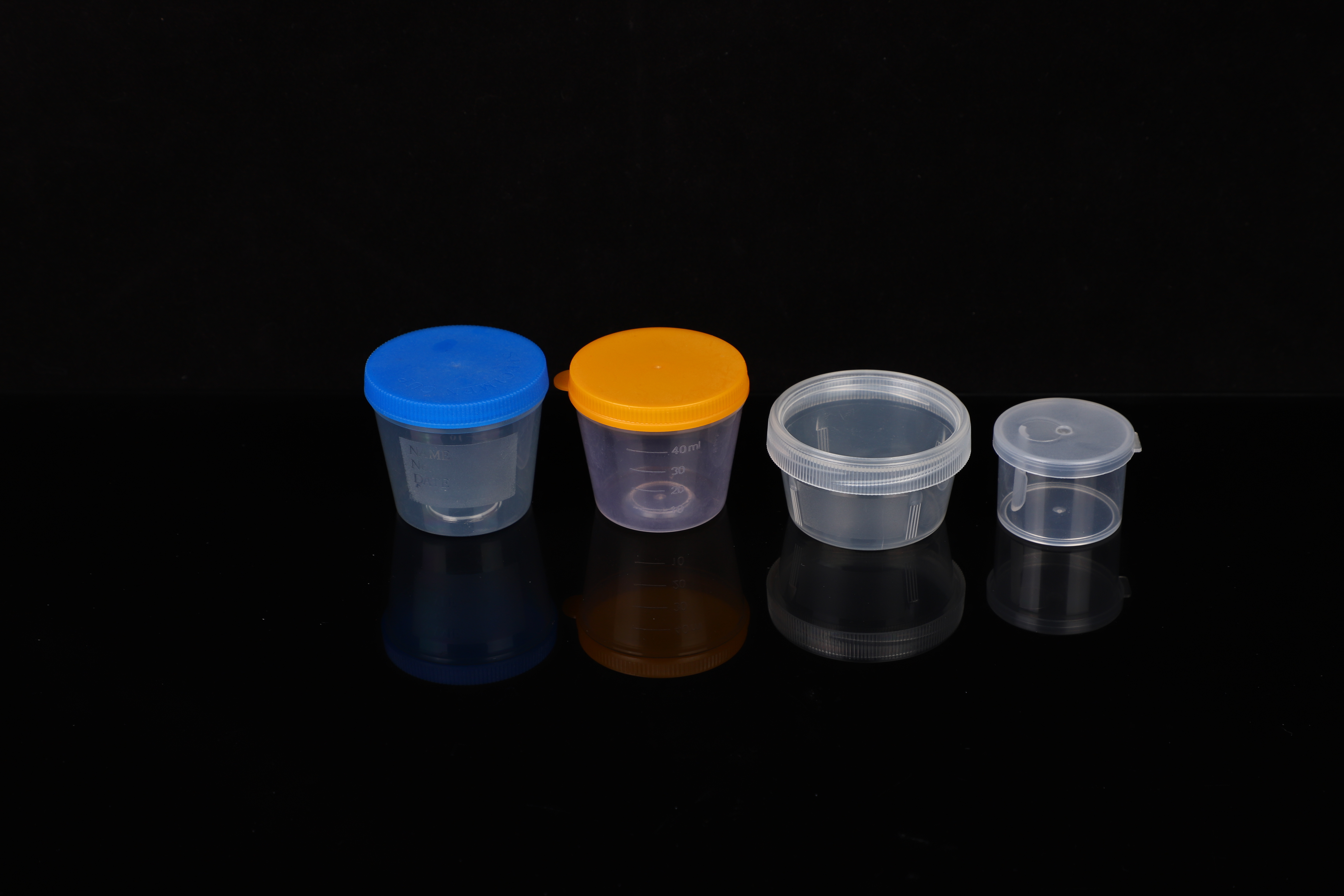 Еднократни PP контейнери за урина с различни капачки в болници, училища и лаборатории