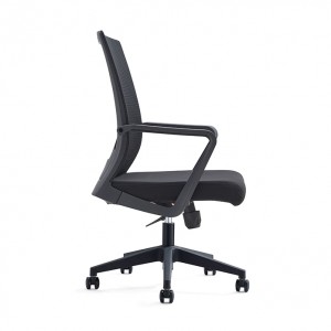 La migliore sedia da ufficio girevole in rete Amazon economica con schienale medio