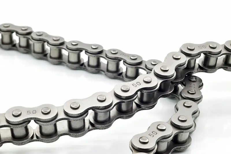 What is the difference between silent chain and roller chain?