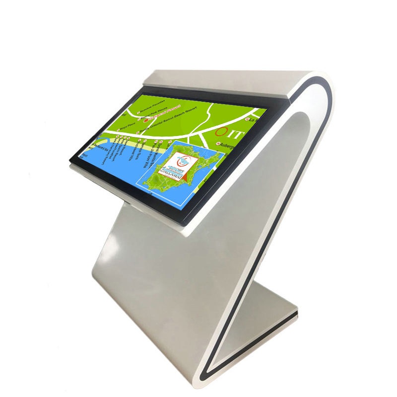 Hoe biedt de touchscreen-kiosk handige diensten voor toeristen op de schilderachtige plek?