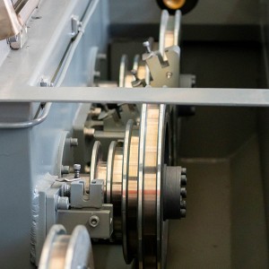 Pośrednia maszyna do ciągnienia drutu