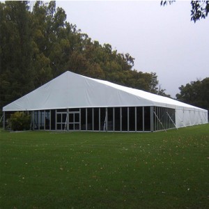 ウェディングパーティー用の大型イベントテント