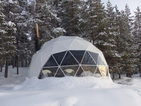 Camping de neige d'hiver