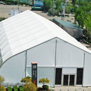Grande tente événementielle en aluminium en forme d'arc