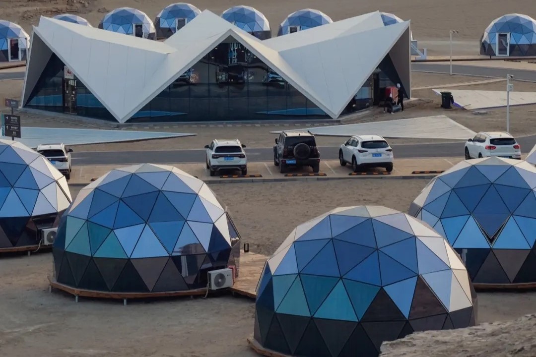 Luxury Glass Dome Hotel In The Desert