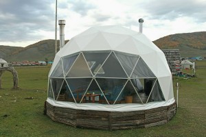 ग्राहक सेटिंग्स स्टोव और स्वचालित वेंटिलेशन नंबर 036 के साथ शुद्ध सफेद 6 मीटर व्यास वाला गुंबद तम्बू