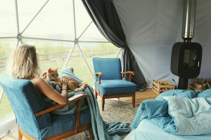 ग्राहक सेटिंग्स स्टोव और स्वचालित वेंटिलेशन नंबर 036 के साथ शुद्ध सफेद 6 मीटर व्यास वाला गुंबद तम्बू