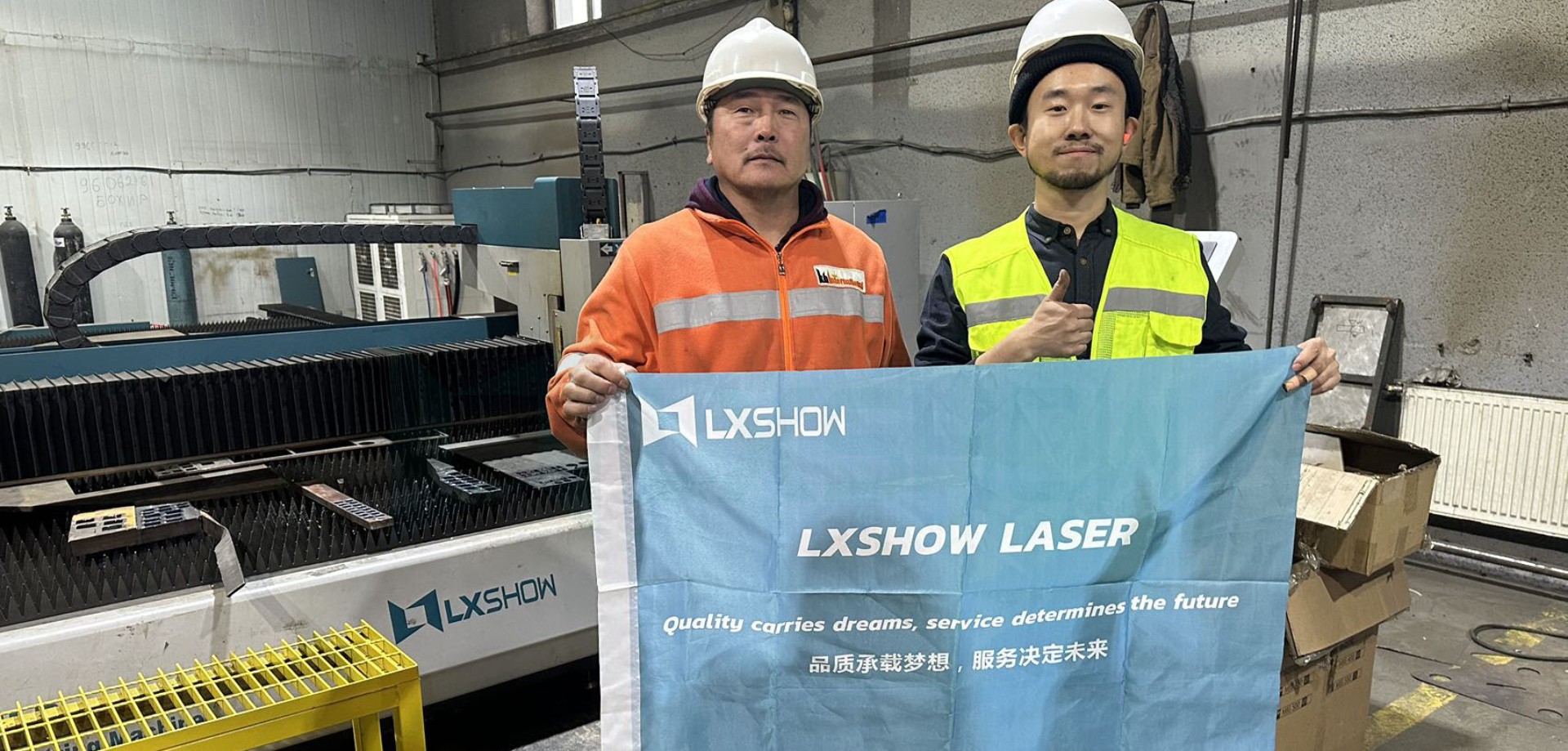 Popredajný predaj hliníkového laserového rezacieho stroja LX6025LD v Mongolsku