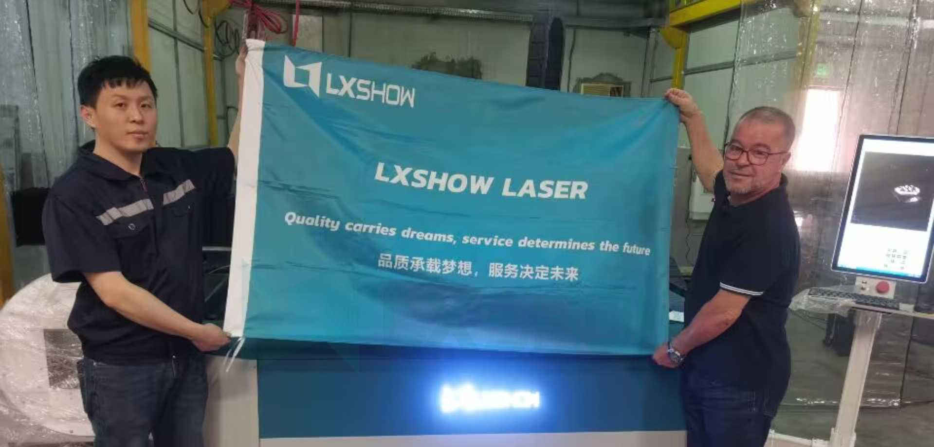 LXSHOW په قطر کې د خپل فلزي لیزر کټر ماشین سره د پلور وروسته خدمت