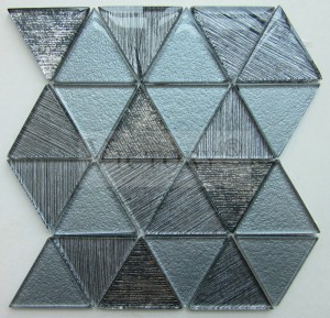 Những mảnh thủy tinh khảm Hoa văn hình tam giác màu xám Gạch ốp tường trang trí Gạch khảm thủy tinh pha lê laminate Hình dạng tam giác hiện đại Gạch khảm Shinny laminate để trang trí bức tường lớn