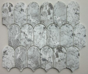 Marmora izskats Pārstrādā stikla mozaīkas klavieru taustiņu formas akmens mozaīkas pārstrādāta stikla mozaīkas interjeram Ķīnas rūpnīcas stikla mozaīkas marmora akmens pārstrādāta stikla mozaīkas flīzes virtuvei Backsplash