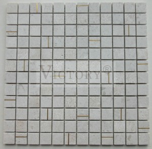 Металлические полоски, встроенные в каменную мозаику для внутренней отделки стен