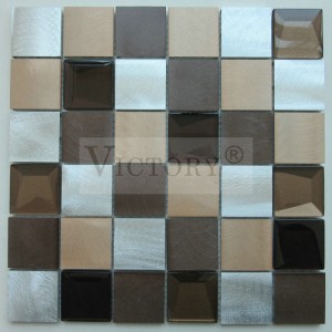 Kacha ọhụrụ Ekepụtara ịchọ mma mara mma Grey Bevel Glass Metal Mosaic Tile Brown Strip Linear Glass Mix Aluminum Mosaic Pattern Kitchen Backsplash
