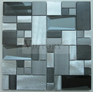 Naujausio dizaino dekoratyvinis gražus pilkas kampinis stiklo metalo mozaikinės plytelės rudos juostelės linijinis stiklo mišinio aliuminio mozaikos raštas virtuvės užpakalinis