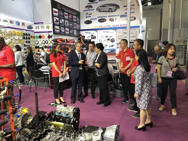 nitoyo in Leaders of Sichuan Provincial Department of Commerce visited NITOYO booth
