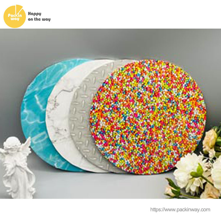 Was sind die gängigen Größen, Farben und Formen von Kuchenplatten?