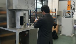 Japanese customers order a PTFE paste extruder/polymer extruder.Last week customer in our company to accept the inspection last week.