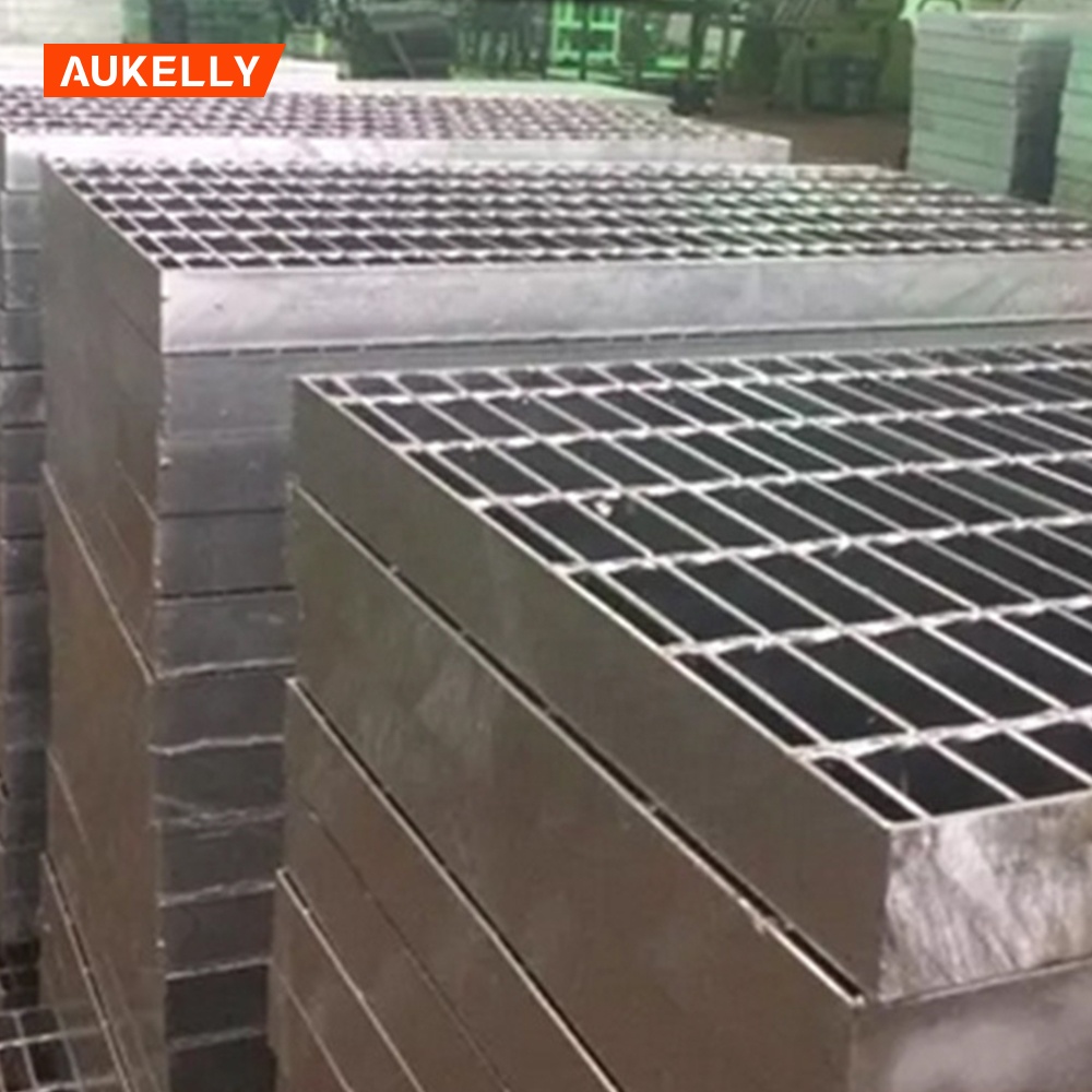 China mesh anti slip kolam renang kisi galvanis elektro tempa baja lubang kecil industri elektro galvanis kisi baja
