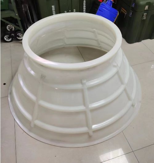 China se eerste rotasiegietfabriek gebruik PP-materiaal om groot rotasievormprodukte te maak
