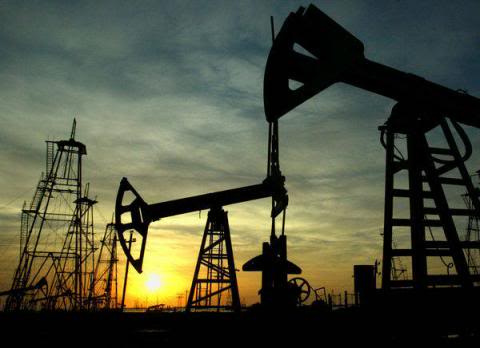 Olievraagdaling dui op globale ekonomiese groei stadig