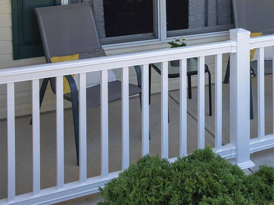 ПВЦ винилна ограда ФМ-601 са 3-1/2″к3-1/2″ Т шином за трем, балкон, под, степениште