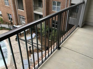 Ringhiera per balcone per appartamento in alluminio verniciato a polvere FM-604