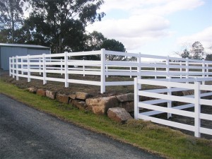 Poste de vinilo de PVC de 4 carriles y valla FM-305 para paddock, caballos, granja y rancho