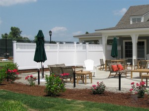 PVC Semi Privacy Fence FenceMaster FM-201 med staketop