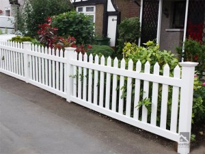 ПВЦ винилна ограда FM-401 за станбен имот, градина