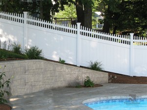 Scalloped Picket Top PVC Vinyl Semi Privacy Fence Para sa Residential Area