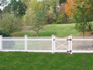 حصار پی وی سی وینیل سفید FM-404 برای حیاط خلوت، باغ، خانه ها