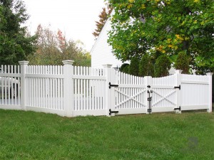 पिछवाड़े, बगीचे, घरों के लिए सफेद पीवीसी विनाइल पिकेट बाड़ एफएम-404