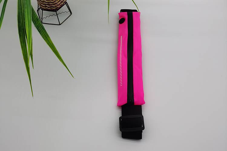 pásová taška v ružovej farbe Odporúčaný obrázok