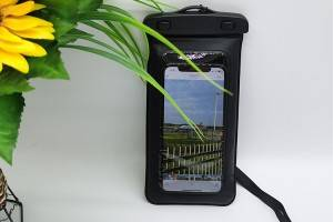 Use of waterproof mobile phone case