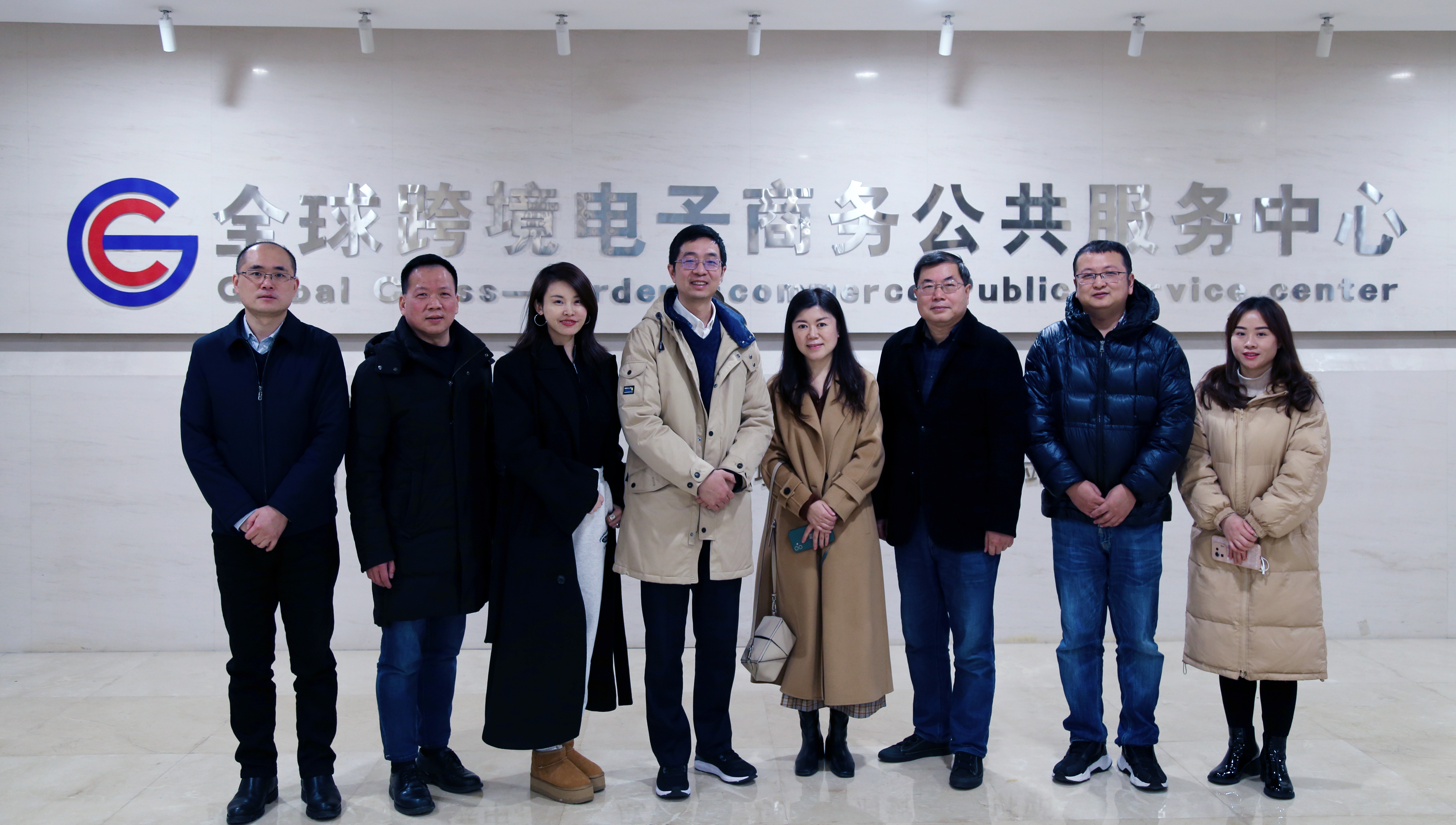XINZIRAIN represented Chengdu women’s shoes to attend the industry belt cross-border e-commerce theme exchange meeting
