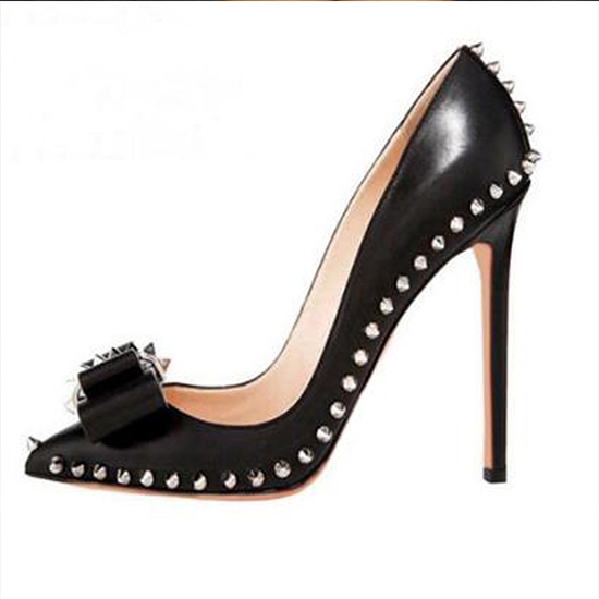 Moda tasarımı Perçin bağcıklı metal perçinler tarzı siyah stiletto topuklu ayakkabılar