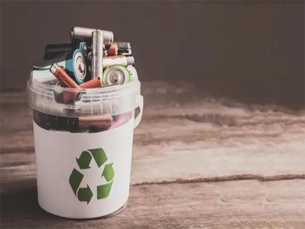 Tregu i riciklimit të baterive të litiumit do të arrijë në 23.72 miliardë dollarë deri në vitin 2030