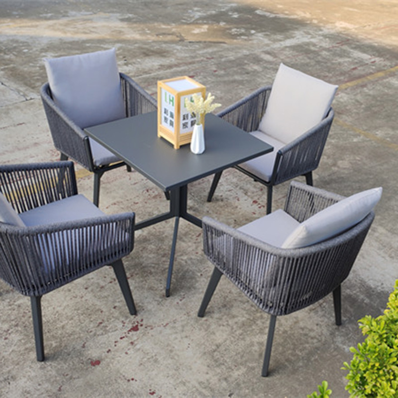 Outdoor Dining Set Ropes Patio Furniture dengan Meja untuk Patio Halaman Belakang Taman Rumput