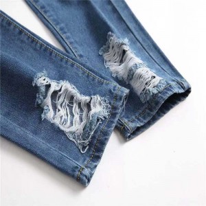 Šviesiai mėlynų siaurų plėšytų vyriškų džinsų gamyklinė kaina