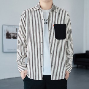 Црно-бела машка кошула со риги од фабрички обичај од 2022 година со стилски карактер