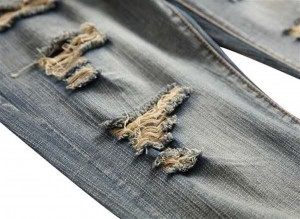 Parduodami aukštos kokybės paprasti tiesūs vintažiniai plėšyti vyriški džinsai