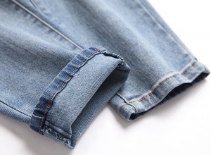 Tenké pánske džínsy so strečovou potlačou svetlo modrej diery