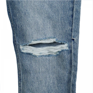 Madingi, paprasti originalūs audinių susiuvimo dizainai, skalbti plėšyti džinsai, vyriški