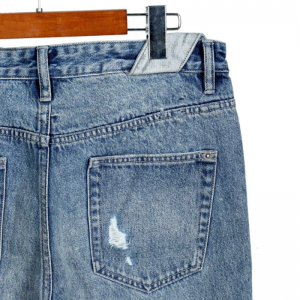 Madingi, paprasti originalūs audinių susiuvimo dizainai, skalbti plėšyti džinsai, vyriški