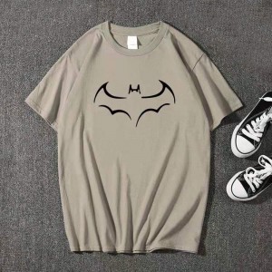 Patogūs šikšnosparnio rašto vyriški marškinėliai trumpomis rankovėmis