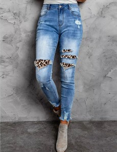 Nye mote jeans for damer elastisk revet leopardprint patch slim fit dongeribukser med midt midje vaskede jeans kvinner