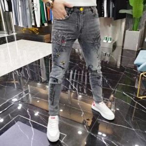 Estación europea para hombres cuatro estaciones Productos europeos marca de moda jeans hombres industria pesada tigre taladro en caliente tendencia gris pantalones delgados con una pequeña tarifa