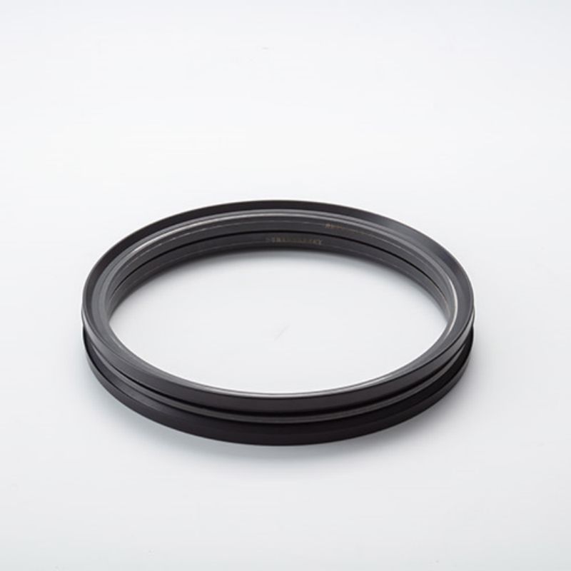 How important is the installation clearance of the floating oil seal?